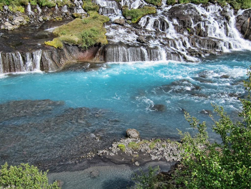 Mein Liebelingswasserfall in Island sind die Hraunfossar.
